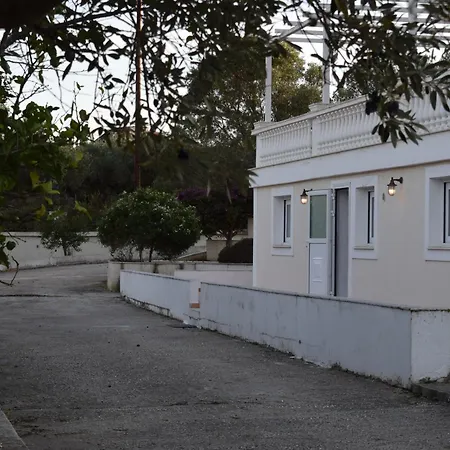 Traditional In Nature דירה